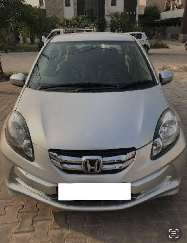 https://images10.gaadi.com/usedcar_image/4152630/original/processed_41d5e9a3-93e4-4936-8b54-e1677ce16357.jpg?imwidth=6401