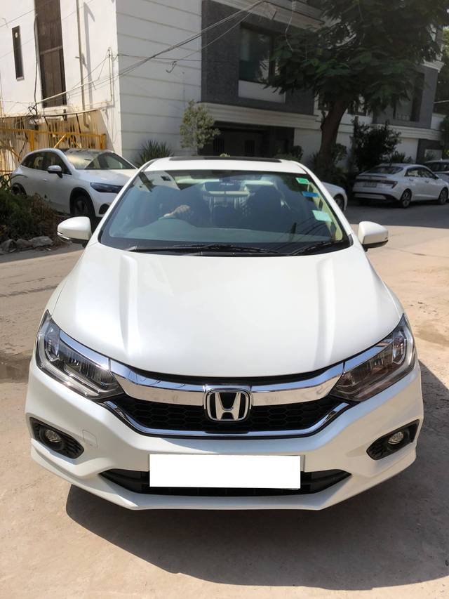 https://images10.gaadi.com/usedcar_image/4152672/original/processed_0dcc55f6a774b3e536e19c765b57a47c.jpg?imwidth=6400