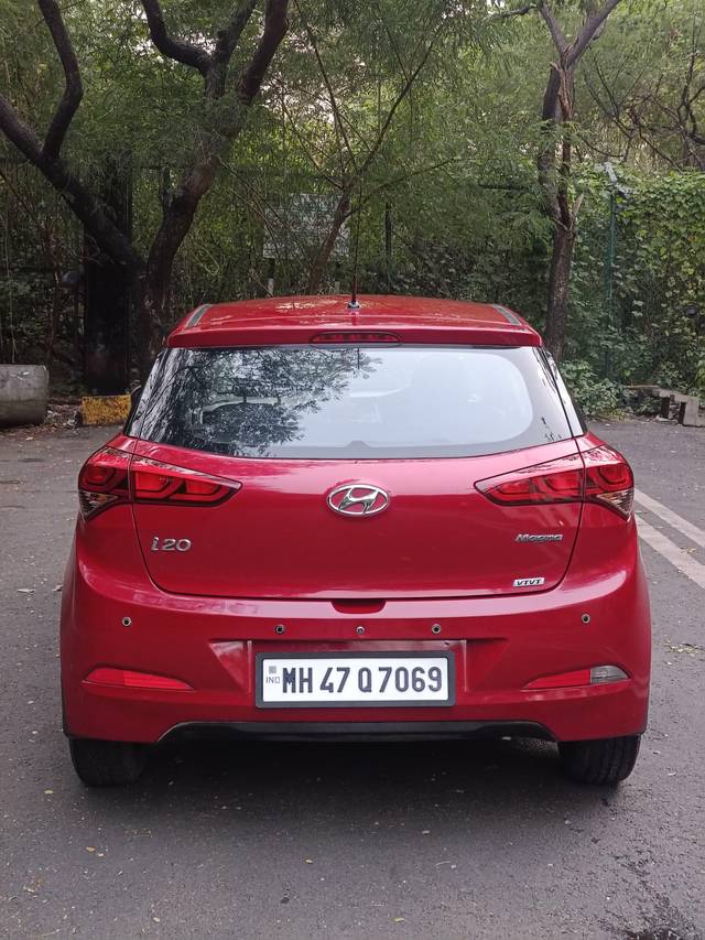 https://images10.gaadi.com/usedcar_image/4152707/original/processed_501caac542a87e1d0941d1820ccd680b.jpg?imwidth=6402