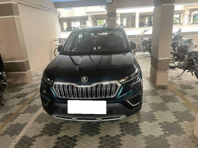 https://images10.gaadi.com/usedcar_image/4152714/original/processed_30340cc2-1e2f-4e45-9460-2187f7f713dc.jpg?imwidth=6400