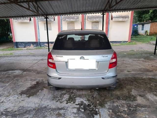 https://images10.gaadi.com/usedcar_image/4152823/original/processed_0a35429e-9765-410b-9ba2-3723f746eec9.jpg?imwidth=6401