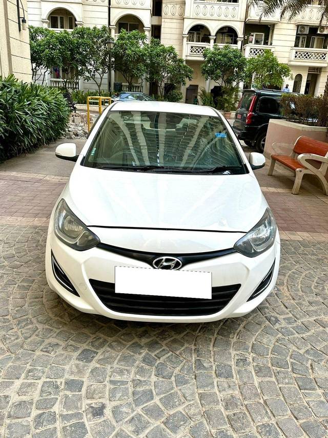 https://images10.gaadi.com/usedcar_image/4152855/original/processed_2f2aa95cc11502044a9f7a4d42d6da13.jpg?imwidth=6402