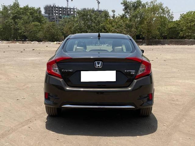 https://images10.gaadi.com/usedcar_image/4153035/original/processed_83823ca29e1e43747c27123288d4c0e4.jpg?imwidth=6402