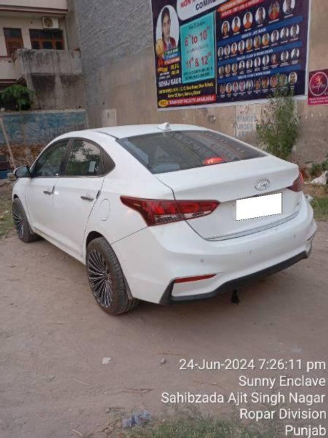 https://images10.gaadi.com/usedcar_image/4153060/original/processed_3b9cc9ce-b589-4690-a922-0354ee7b51d5.jpg?imwidth=6402