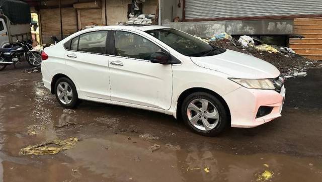 https://images10.gaadi.com/usedcar_image/4153089/original/processed_432428ac-3846-4474-ad69-020fe56f5806.jpg?imwidth=6400