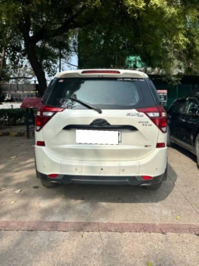 https://images10.gaadi.com/usedcar_image/4153167/original/processed_17b6ed75-1c73-4ed0-b6e6-669ec7cb8789.jpeg?imwidth=6401