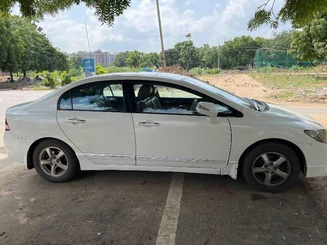 https://images10.gaadi.com/usedcar_image/4153252/original/processed_2c58a2cd-4638-47d7-b797-d9eda4791e35.jpg?imwidth=6401