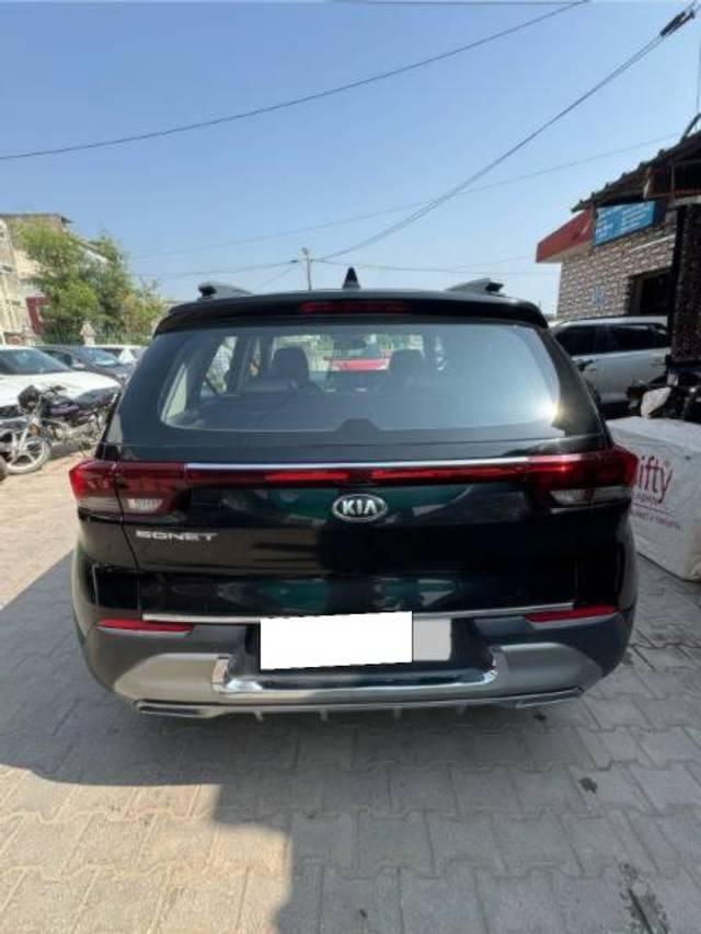 https://images10.gaadi.com/usedcar_image/4153319/original/processed_33f9f7c6-4999-4f29-aee4-453d6853f4b9.jpg?imwidth=6402