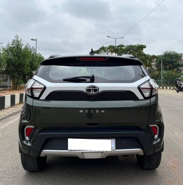 https://images10.gaadi.com/usedcar_image/4153373/original/processed_0943b4d5d595a683775aa6f5beb35935.jpg?imwidth=6402