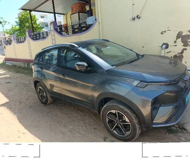 https://images10.gaadi.com/usedcar_image/4153401/original/processed_37231173-d52d-4d15-af2d-15f981de97d6.jpg?imwidth=6400