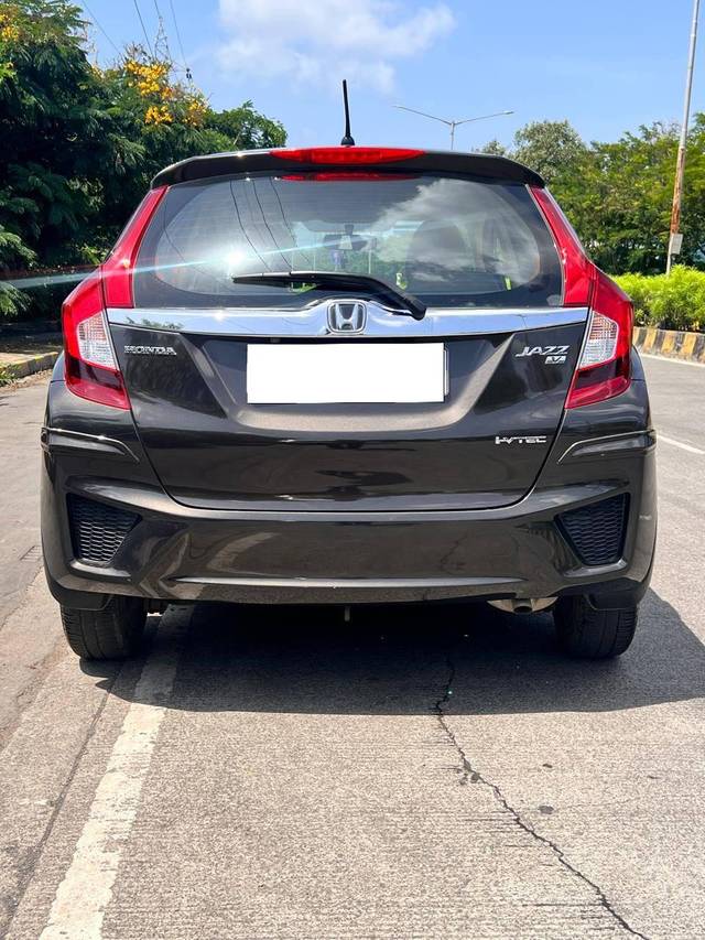 https://images10.gaadi.com/usedcar_image/4153741/original/processed_98f6b43044e911ea9b7019697c459fb9.jpeg?imwidth=6402