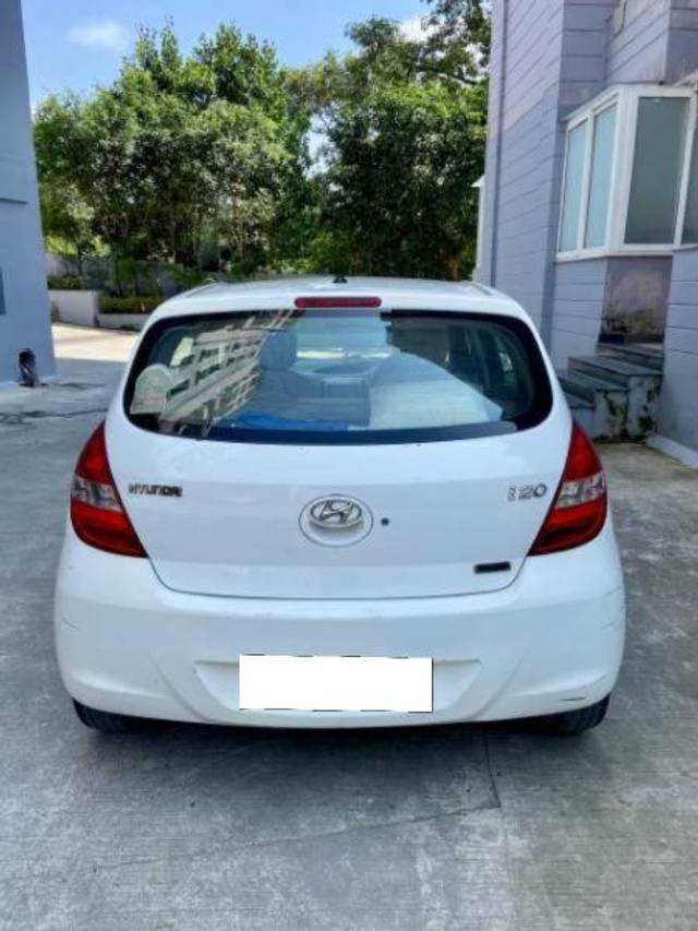 https://images10.gaadi.com/usedcar_image/4153784/original/processed_6a522f5e-de01-4b06-8559-f4b5d212d72b.jpeg?imwidth=6402