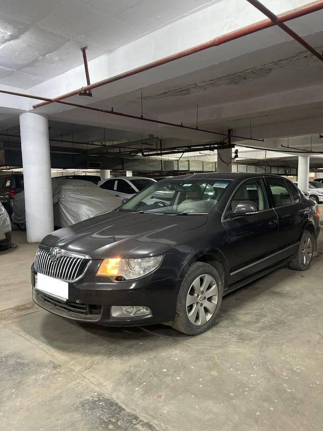 https://images10.gaadi.com/usedcar_image/4153816/original/processed_85065d57ff88e425766fe70119826c4d.jpg?imwidth=6400