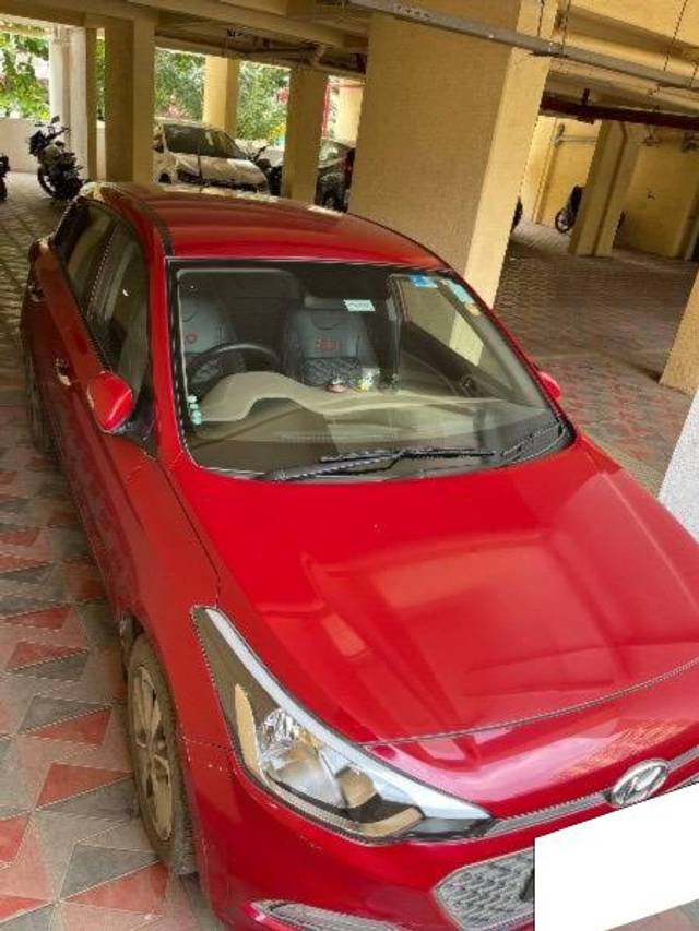 https://images10.gaadi.com/usedcar_image/4153925/original/processed_e7e41315-3090-417d-9caa-b87234229a46.jpg?imwidth=6401