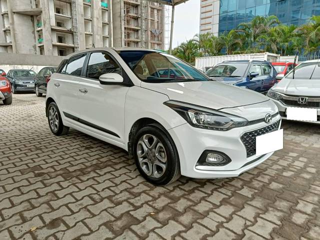 https://images10.gaadi.com/usedcar_image/4154097/original/processed_799afe80b6f19a83e8840cd4d321b81f.jpeg?imwidth=6400