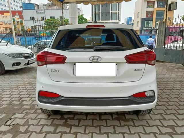 https://images10.gaadi.com/usedcar_image/4154097/original/processed_9feb85a9cea96ac67ac21c7e27013a73.jpeg?imwidth=6402