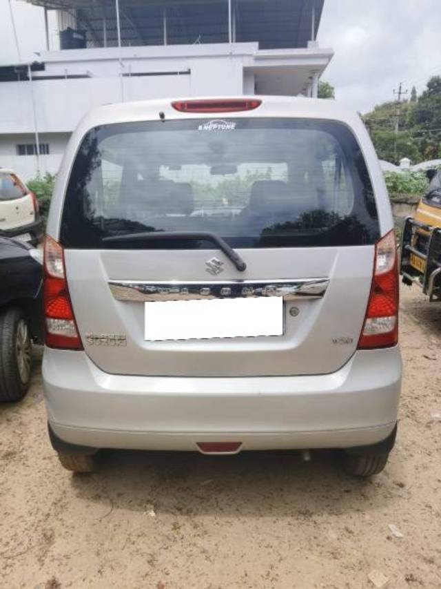 https://images10.gaadi.com/usedcar_image/4154166/original/processed_be2423f1-be09-49e4-94c1-df576d034ac3.jpg?imwidth=6401