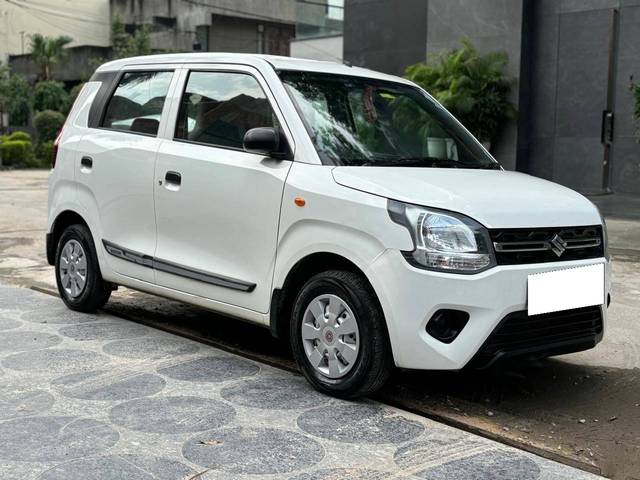 https://images10.gaadi.com/usedcar_image/4154218/original/processed_707c4bf7037d599ef3b23e6d2e3d78d3.jpg?imwidth=6400