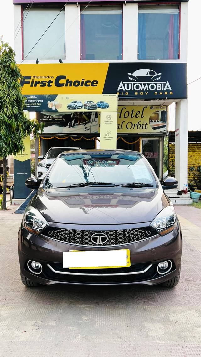 https://images10.gaadi.com/usedcar_image/4154268/original/processed_e1672cf9f4c4427b83d798604b929f09.jpg?imwidth=6401