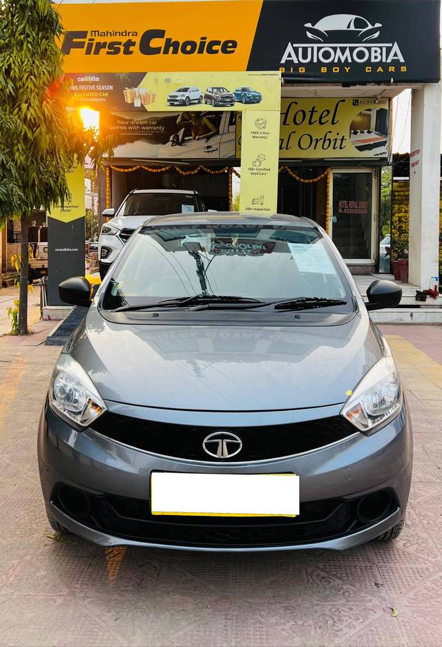 https://images10.gaadi.com/usedcar_image/4154271/original/processed_0275d2ba77d6a86c3f9854300fa86a40.jpg?imwidth=6402