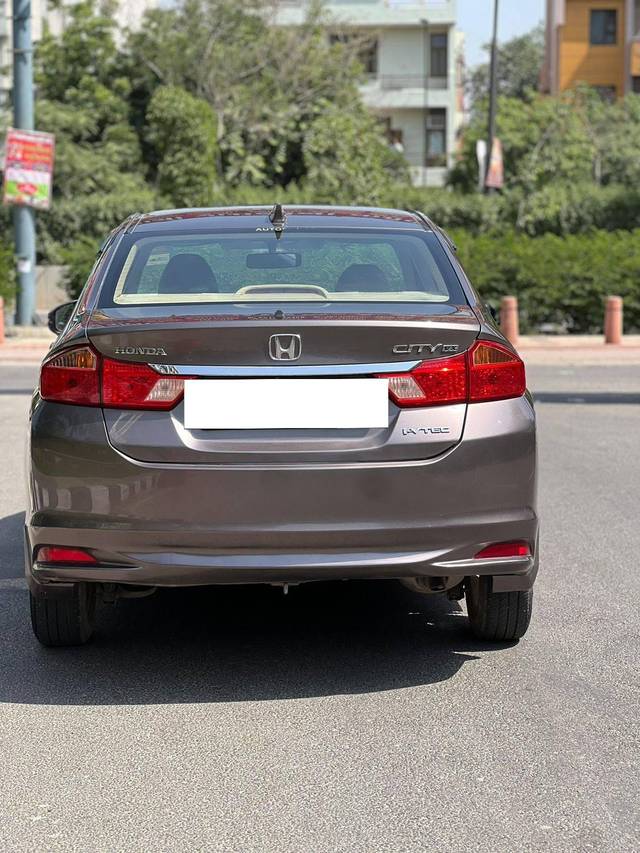 https://images10.gaadi.com/usedcar_image/4154351/original/processed_ae3cba153881f0e8baa27b309188ebd1.jpg?imwidth=6401