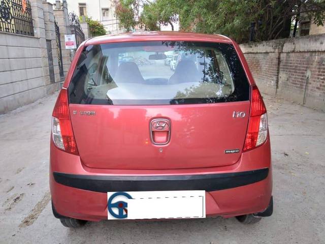 https://images10.gaadi.com/usedcar_image/4154479/original/processed_e49ca50e2fd511287fd43fb81441c6d9.jpg?imwidth=6402