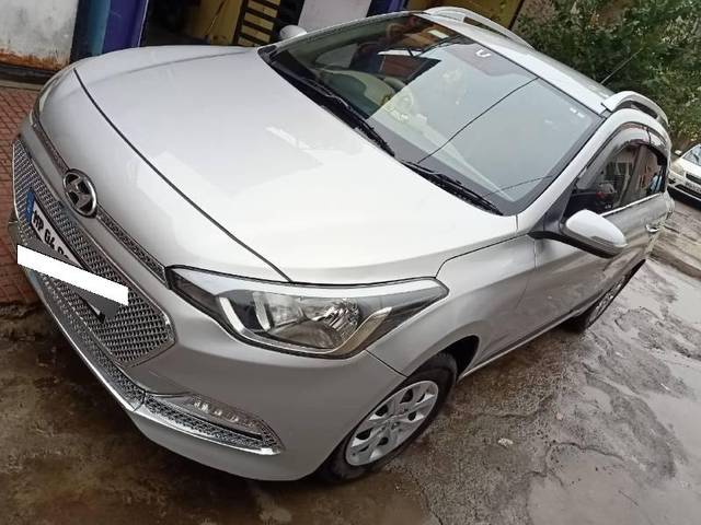 https://images10.gaadi.com/usedcar_image/4154524/original/processed_7ac1871d-b26b-4858-92dc-c83c472d6fae.jpg?imwidth=6400