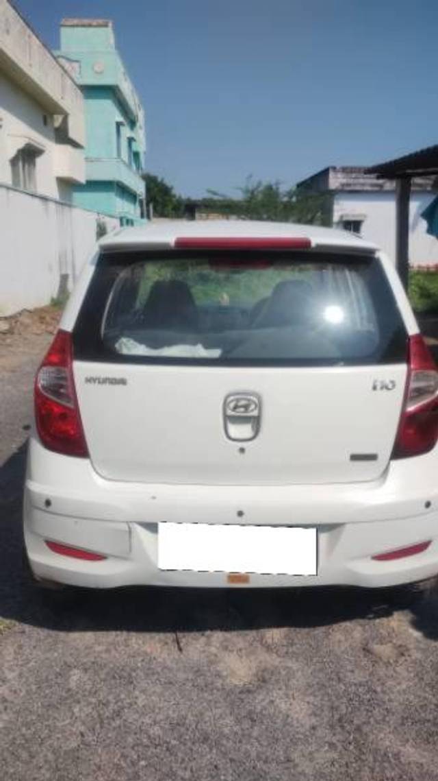 https://images10.gaadi.com/usedcar_image/4154563/original/processed_25132f09-ab68-4dab-920f-ac1452feff03.jpg?imwidth=6402