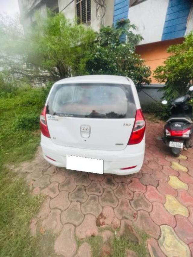 https://images10.gaadi.com/usedcar_image/4154611/original/processed_41a8327d-0518-499a-9a62-60c04c20bd51.jpg?imwidth=6400