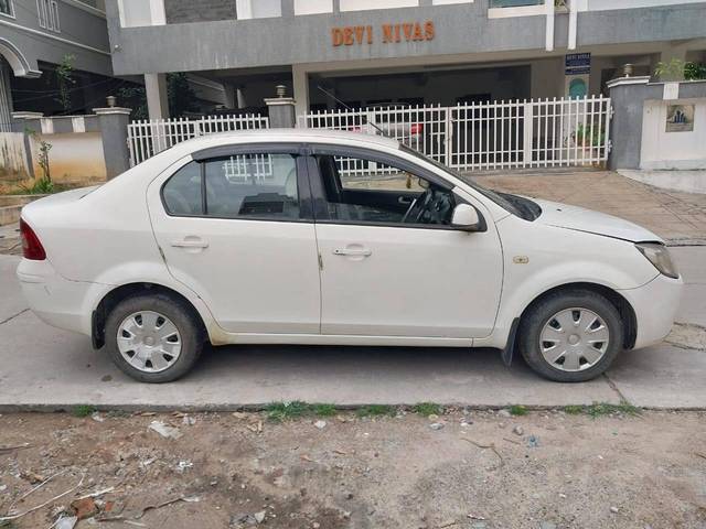 https://images10.gaadi.com/usedcar_image/4154779/original/processed_4dc952eb778e0763f8f66e6f3cca83ce.jpg?imwidth=6401