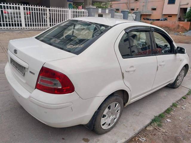 https://images10.gaadi.com/usedcar_image/4154779/original/processed_83c393eed8d8b50793624a5b4a09aeeb.jpg?imwidth=6402