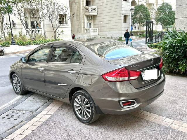 https://images10.gaadi.com/usedcar_image/4154928/original/processed_e0705918980f696f42172ce5fe6086d9.jpg?imwidth=6402