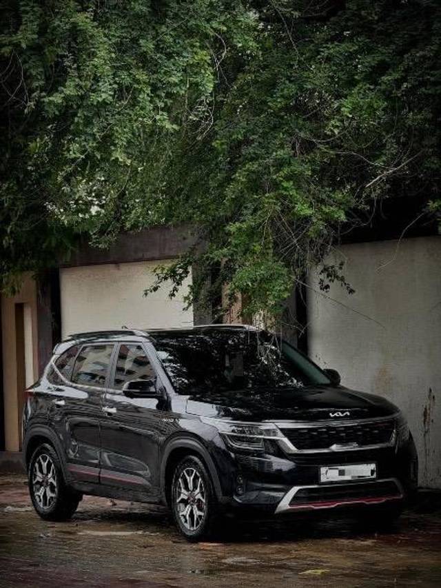 https://images10.gaadi.com/usedcar_image/4155027/original/processed_d2b2595a-acd6-4a60-85d1-985d8d0a8b86.jpg?imwidth=6400