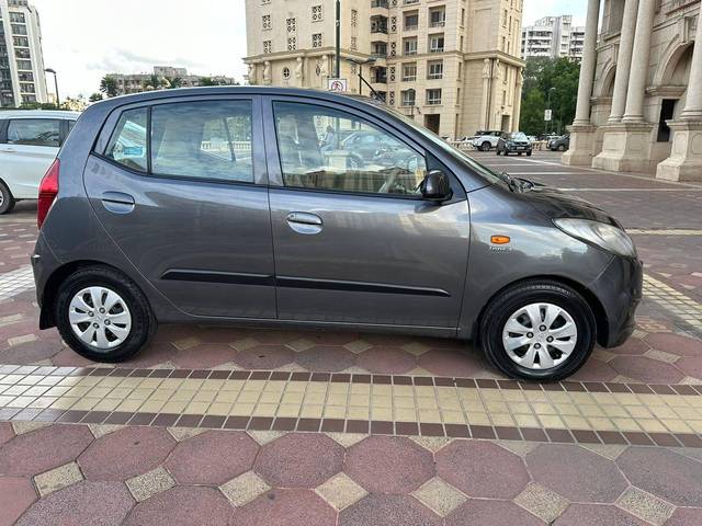 https://images10.gaadi.com/usedcar_image/4155109/original/processed_c84a388fc3150e79e9f94ce392e4aed3.jpg?imwidth=6401