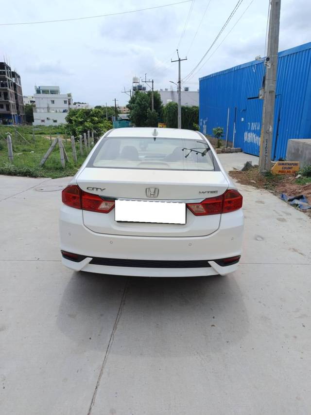 https://images10.gaadi.com/usedcar_image/4155174/original/processed_4892cb9a7ad9cc1a623e850eb8a92138.jpg?imwidth=6402