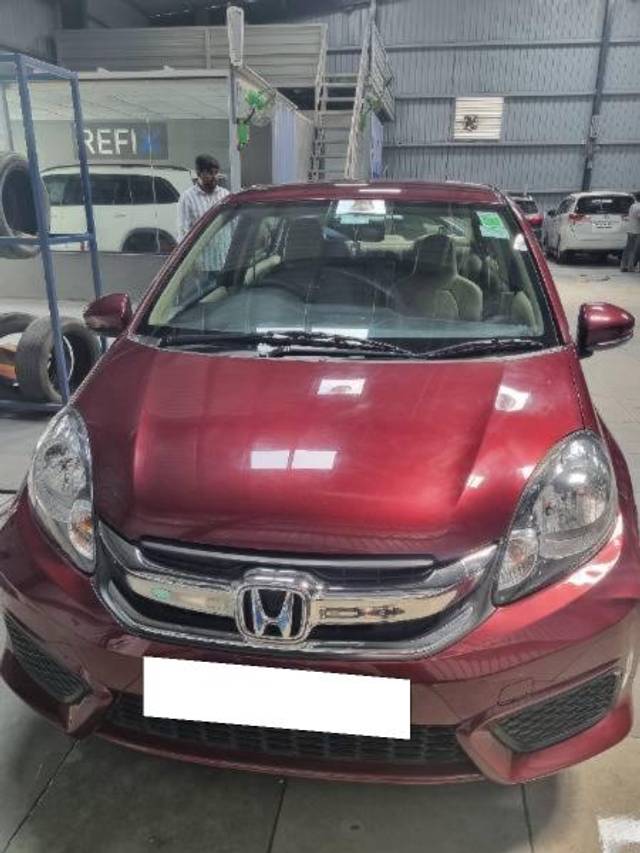 https://images10.gaadi.com/usedcar_image/4155175/original/processed_33016d4e-6e59-49a2-b47c-b74a846ed359.jpg?imwidth=6400