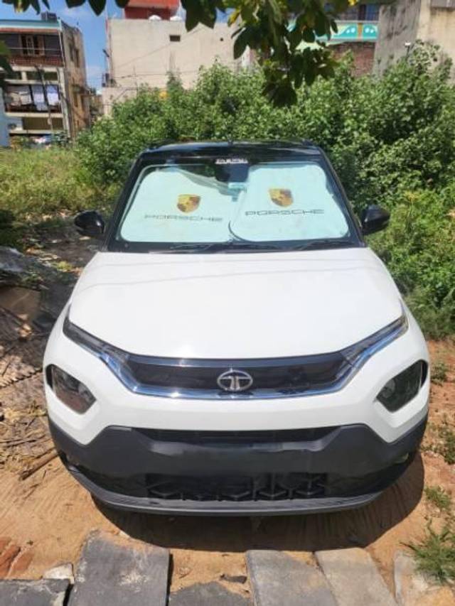 https://images10.gaadi.com/usedcar_image/4155259/original/processed_84455452-402f-4120-98ea-13683e5e825b.jpg?imwidth=6400