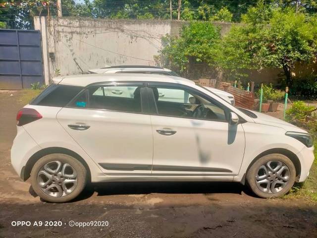 https://images10.gaadi.com/usedcar_image/4155382/original/processed_355e96c3-5399-4972-8bd4-6dd72de615e2.jpg?imwidth=6401