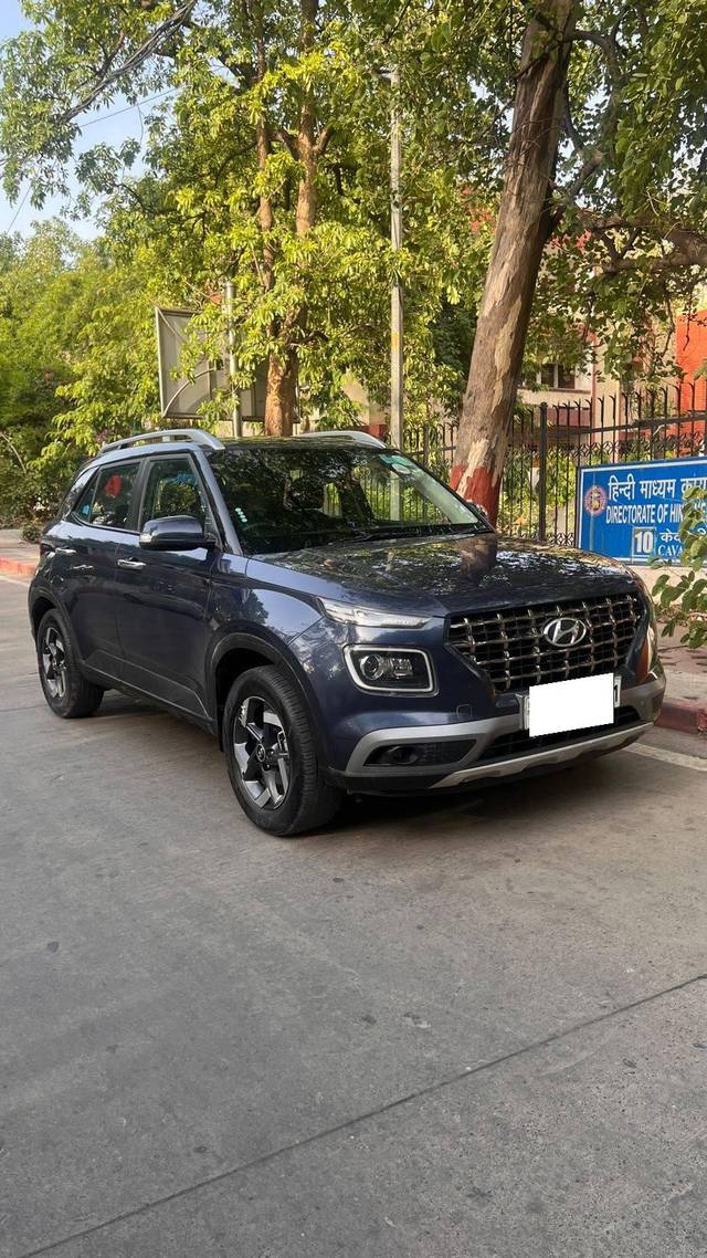 https://images10.gaadi.com/usedcar_image/4155398/original/processed_282cb9432ed505fdfdf5b0fc3f4e2998.jpg?imwidth=6400