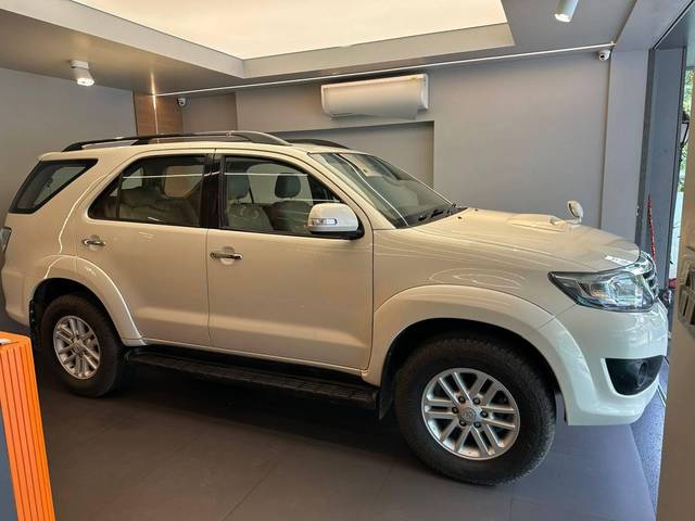 https://images10.gaadi.com/usedcar_image/4155422/original/processed_7bc8c4160cddf803c2c9ccac72da4488.jpeg?imwidth=6401