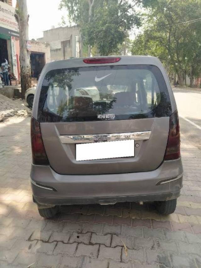 https://images10.gaadi.com/usedcar_image/4155445/original/processed_2352d062-5ce6-402e-bcf8-94bdd37a52fa.jpg?imwidth=6400