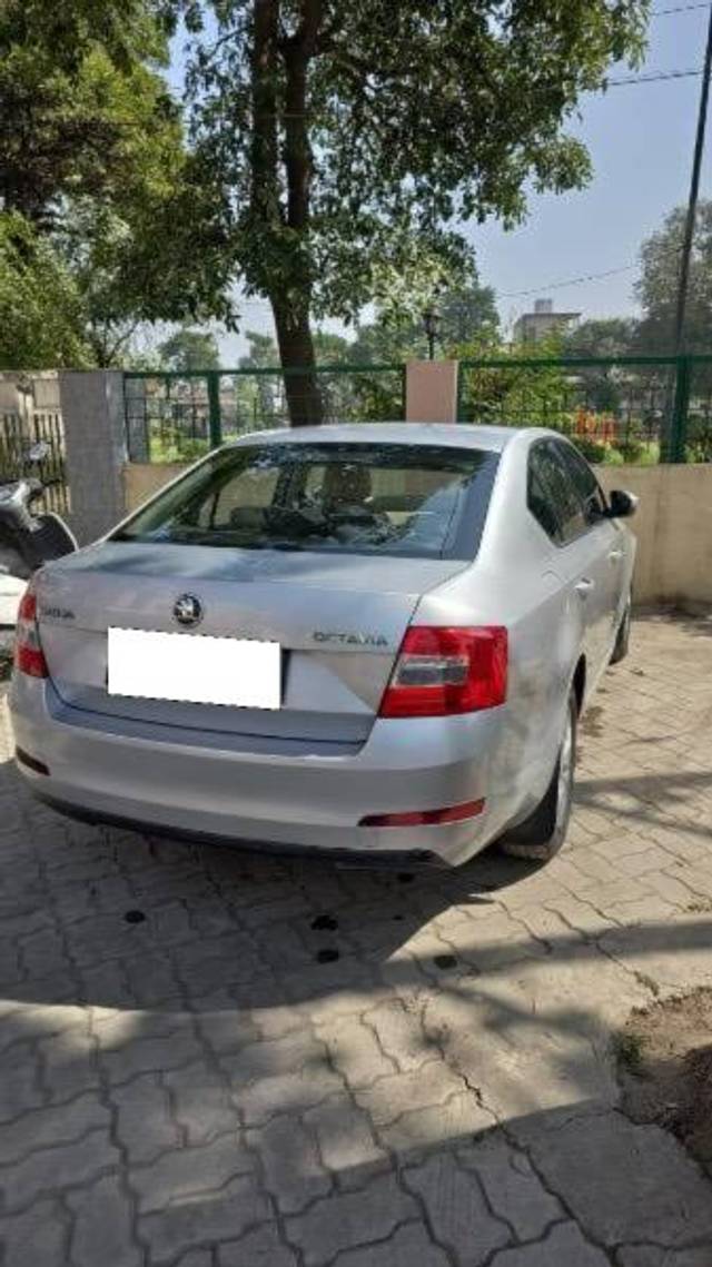 https://images10.gaadi.com/usedcar_image/4155449/original/processed_e4786d74-7cea-4b25-a43d-daa32d0252a5.jpeg?imwidth=6400