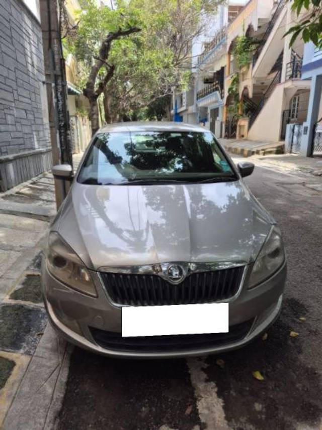 https://images10.gaadi.com/usedcar_image/4155457/original/processed_32ca7052-e89b-40a3-827a-d86820bebe54.jpeg?imwidth=6400