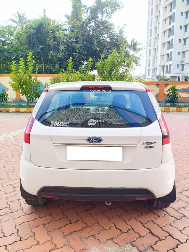 https://images10.gaadi.com/usedcar_image/4155505/original/processed_e57dc04042a5a2dc73816181dbf90810.jpg?imwidth=6402