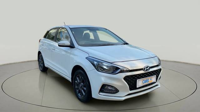 https://images10.gaadi.com/usedcar_image/4155626/original/34fe48301b9949482d4dd84897bd5b00.jpg?imwidth=6400