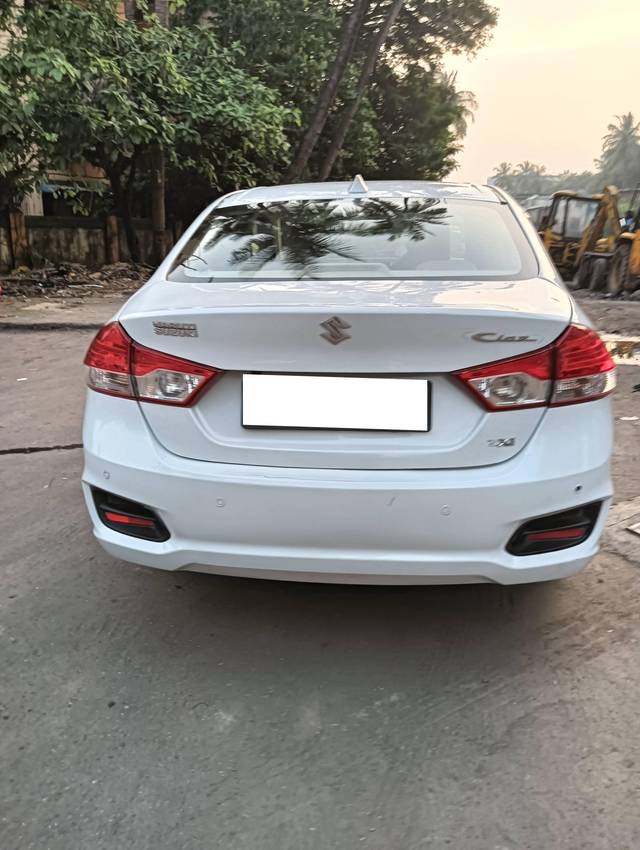 https://images10.gaadi.com/usedcar_image/4155653/original/processed_38e36d95bdd4471286d39eb9c8453be3.jpg?imwidth=6402