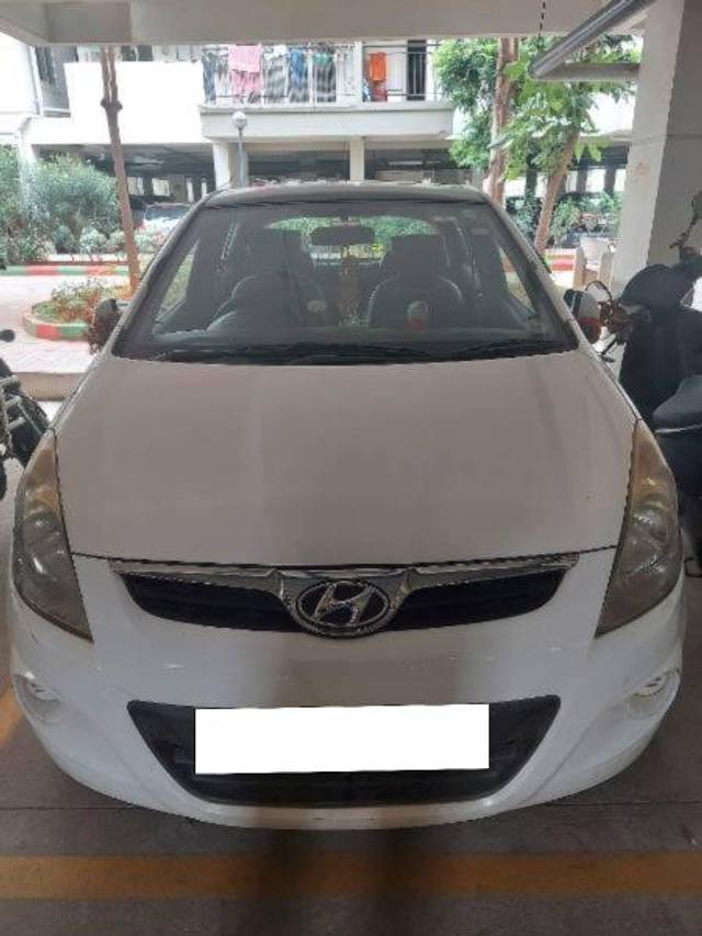 https://images10.gaadi.com/usedcar_image/4155657/original/processed_e42ab0a6-89d6-4a35-a1af-a14c0f44e612.jpg?imwidth=6400