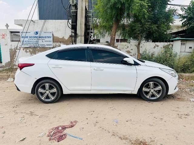 https://images10.gaadi.com/usedcar_image/4155708/original/processed_a3d0e107-f76b-4bdf-b2c6-feeafee039ac.jpeg?imwidth=6401