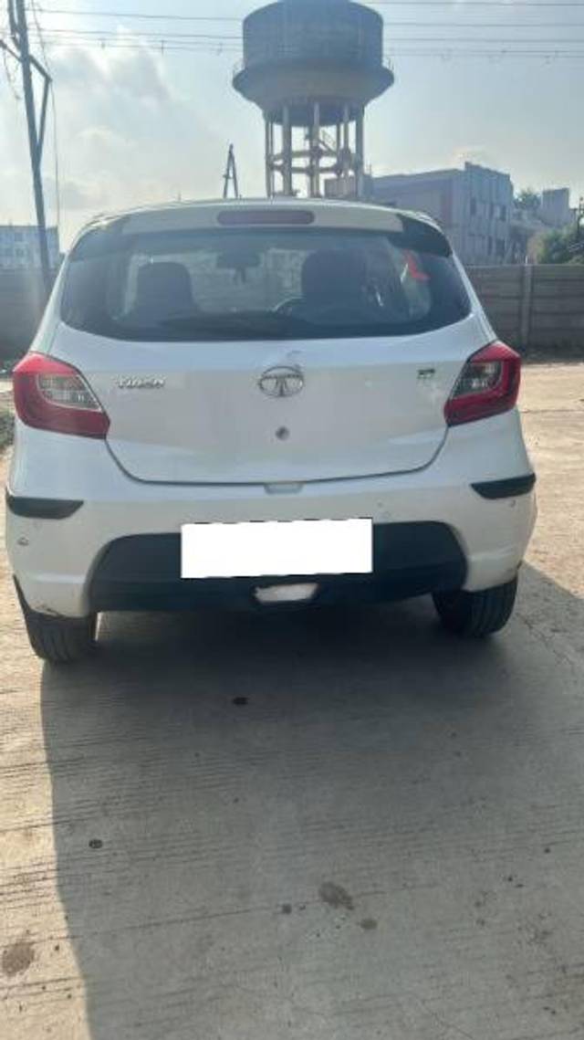 https://images10.gaadi.com/usedcar_image/4155742/original/processed_f3cadea4-694e-4387-80a5-69372a5208af.jpg?imwidth=6402