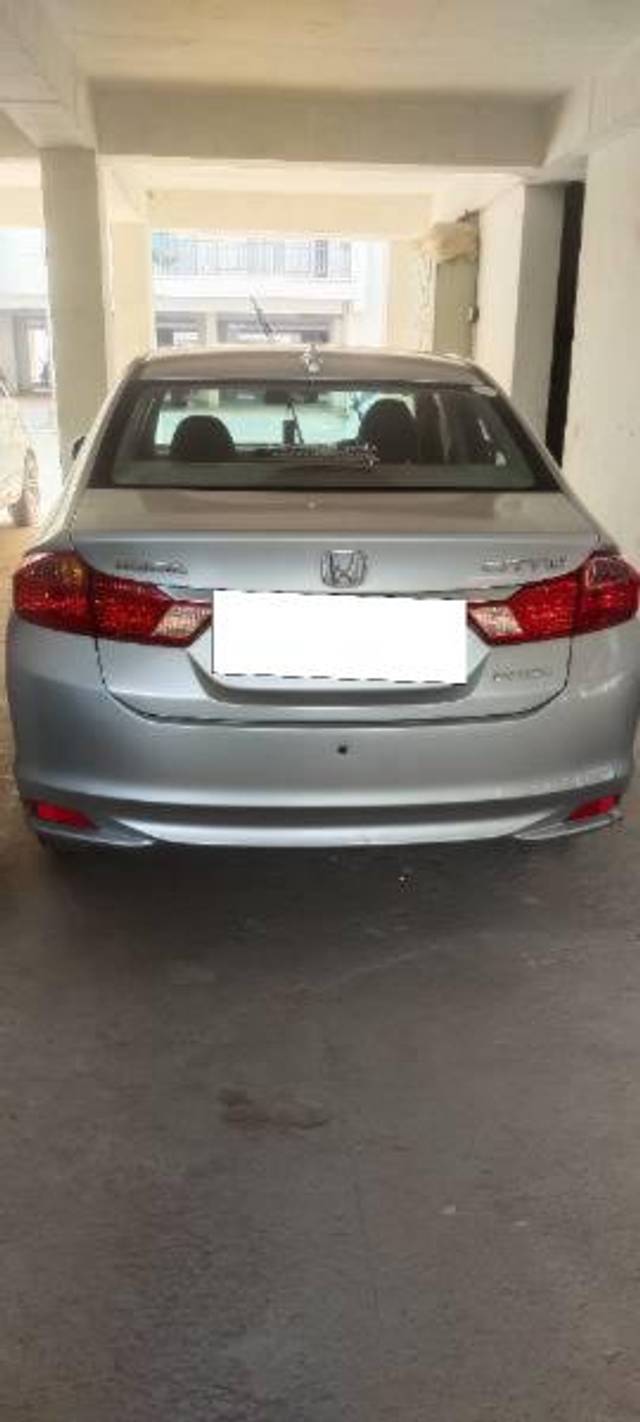 https://images10.gaadi.com/usedcar_image/4155780/original/processed_98c61ca5-65de-4e11-a694-3b990aed8744.jpg?imwidth=6401